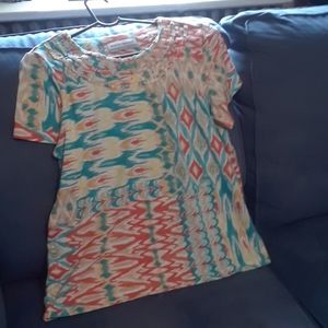 Multi color short sleeve top.